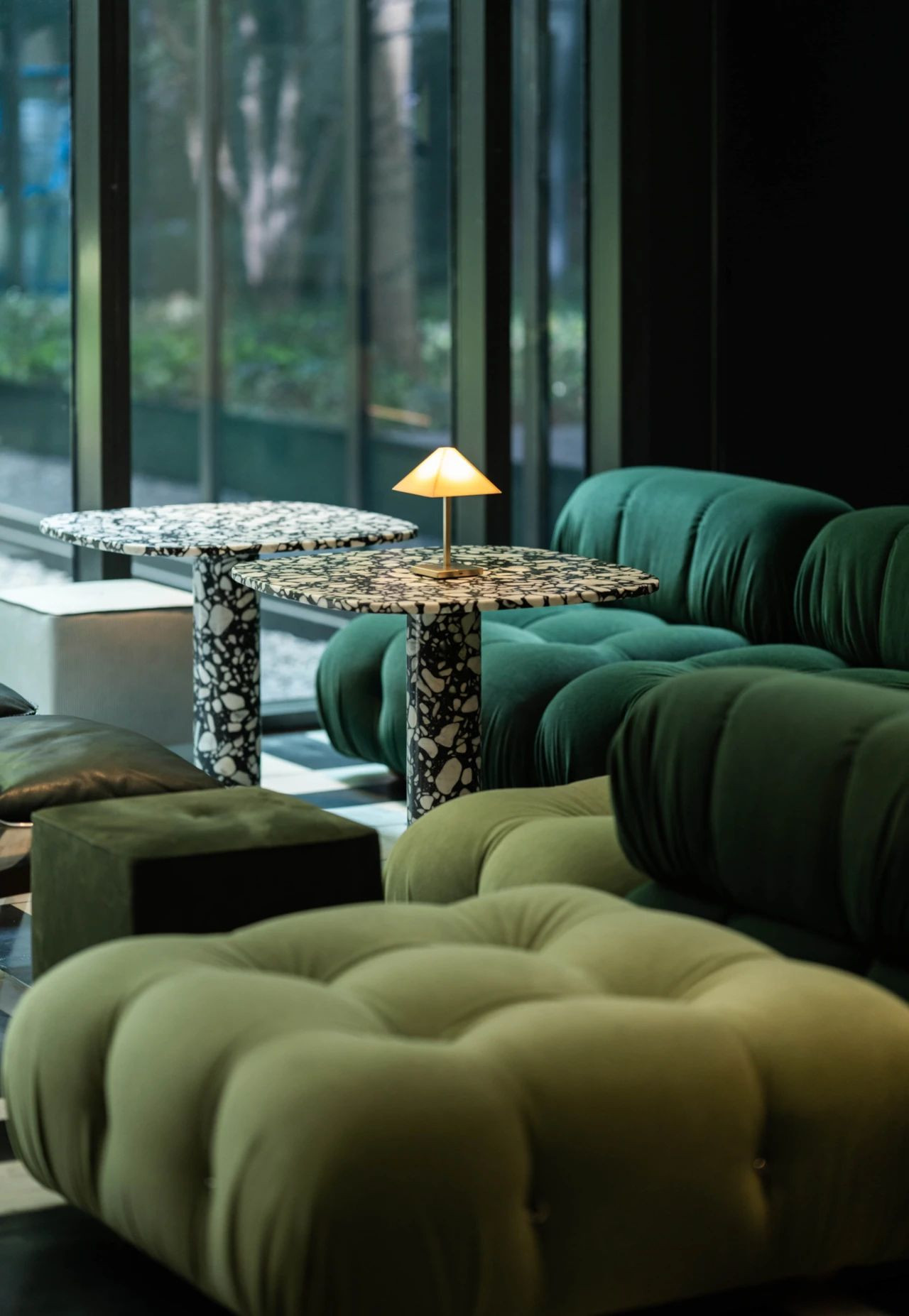 空運9089Km的「全球首發(fā)」Camaleonda 沙發(fā)，現(xiàn)已落點南宮NG·28國際